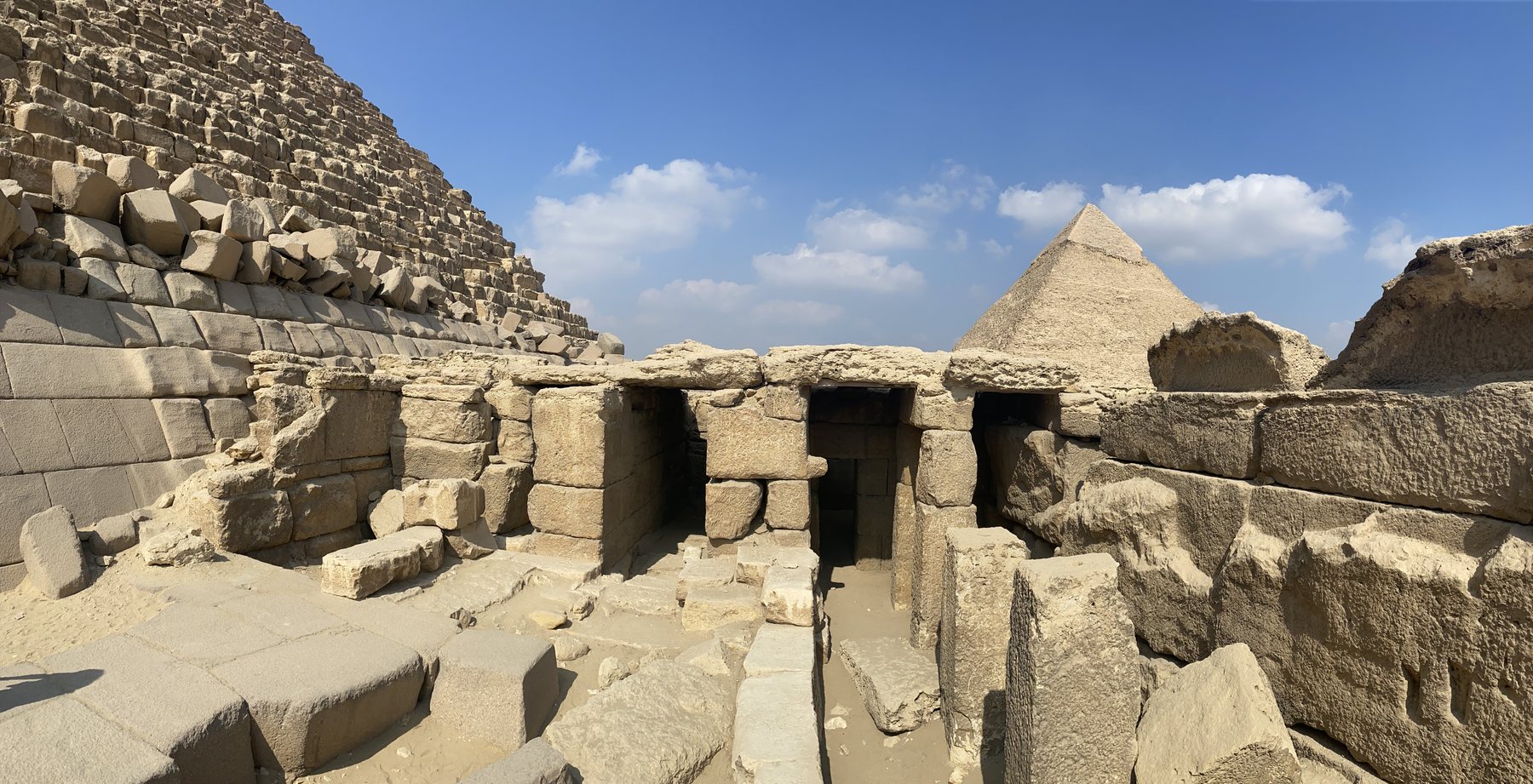 Pyramids gizaplateau