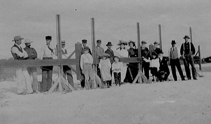 Koreshan experimenters posed with the Rectilineator apparatus on Naples Beach.